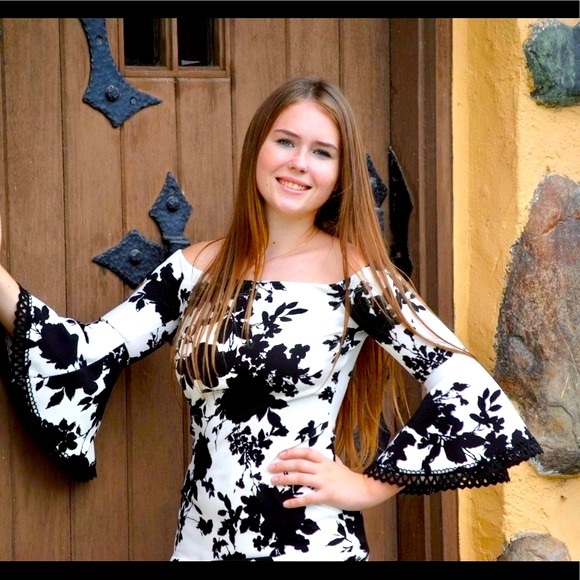 Premier Amour Off Shoulder Dress - Picture 3 of 10